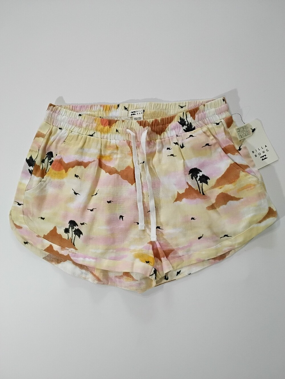 NWT Billabong Road Trippin Shorts Womens Medium Beige Pink Desert Sunset Scene
